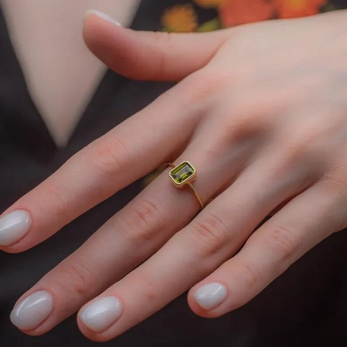 14K Solid Gold Peridot Ring, Rectangular Cut ring Elegant August Birthstone ring - Picture 2 of 5