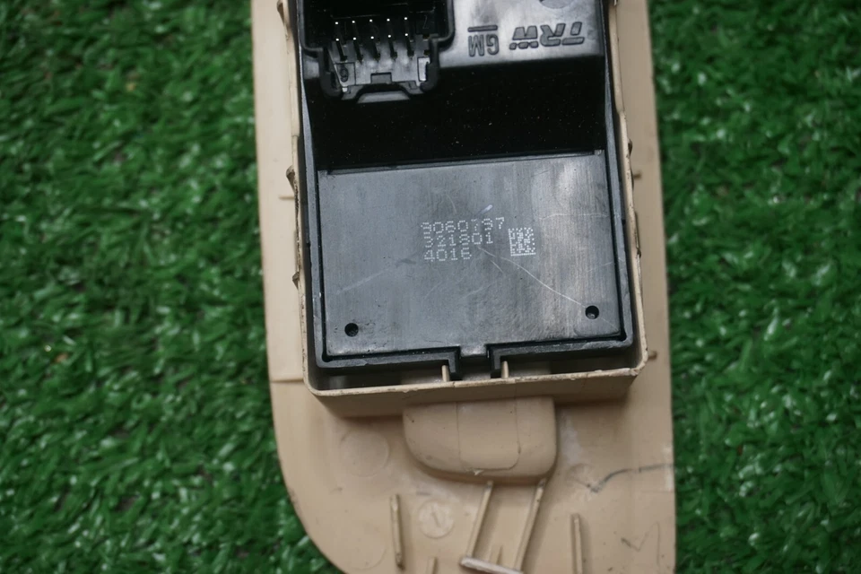 2014 BUICK ALLURE передний правый переключатель окна OEM9060797 - Изображение 3 из 3