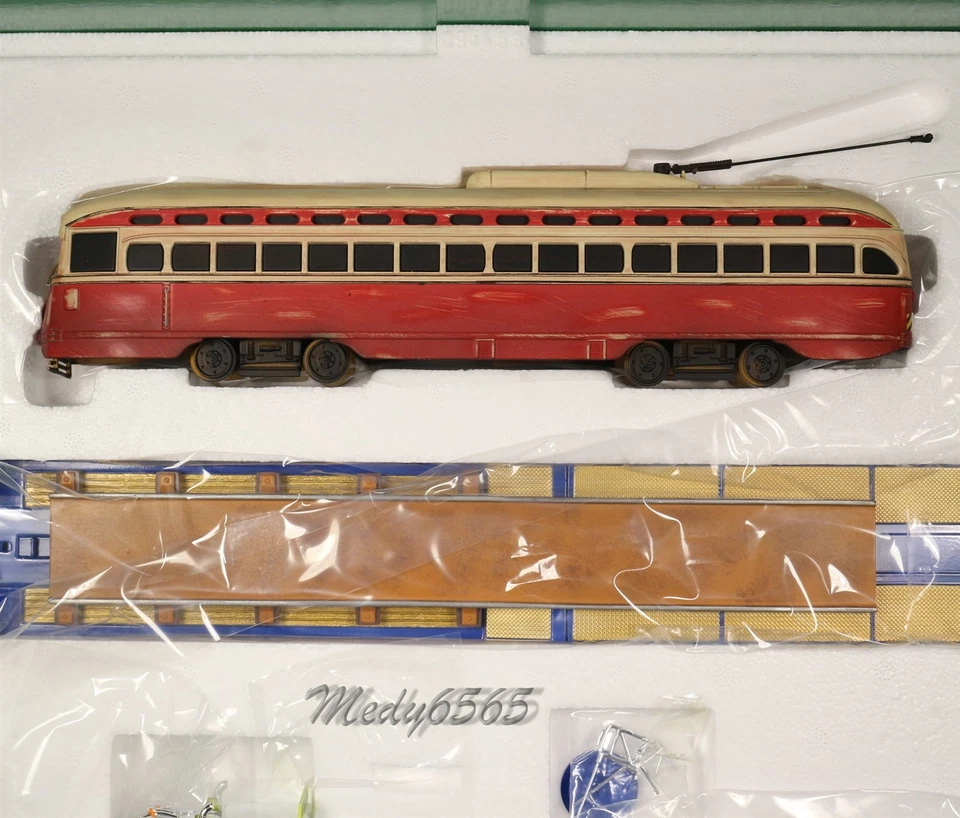 Corgi Kenworth W925 Hauling PCC Streetcar On 5-Axle Scale 1/50 - Image 3 of 4