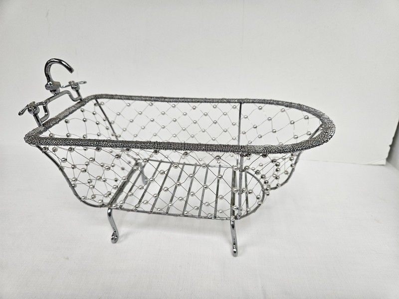 Silver Wire Beaded Clawfoot Bathtub Bathroom Decor