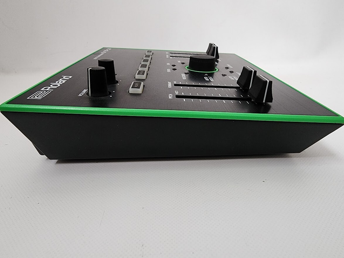 Roland VT-3 VOICE TRANSFORMER 中古 Roland VT-3 Aira Series Voice Transformer Green with Power