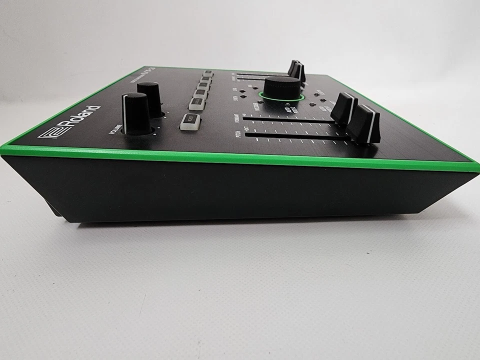 Roland VT-3 Voice Transformer AIRA - Image 3 of 4