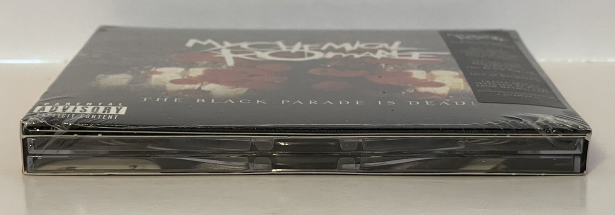 MYCHEMICAL ROMANCE『ザ・ブラック・パレード・イズ・デッド!』 Amazon.com: The Black Parade Is Dead!: CDs & Vinyl