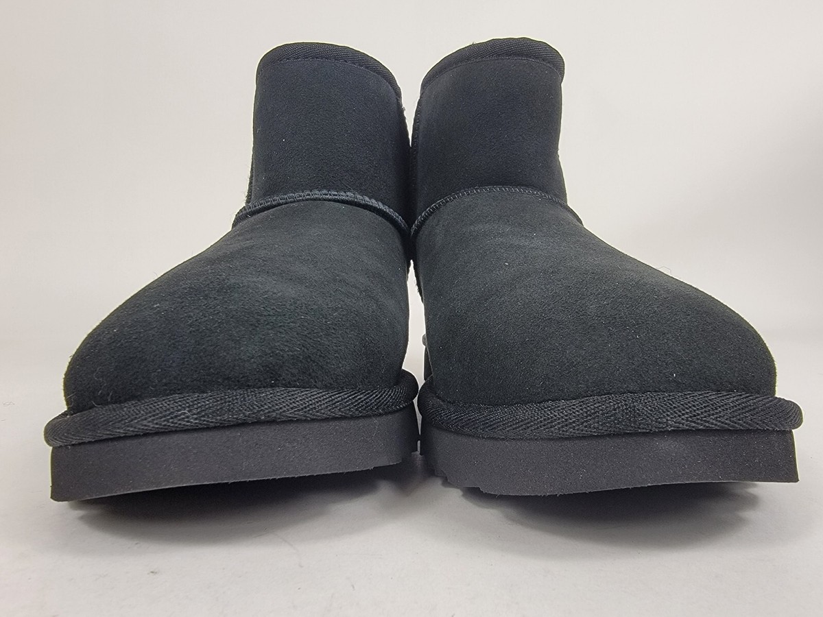 NEW* UGG Classic Mini II Women's Size 8 Black (1016222