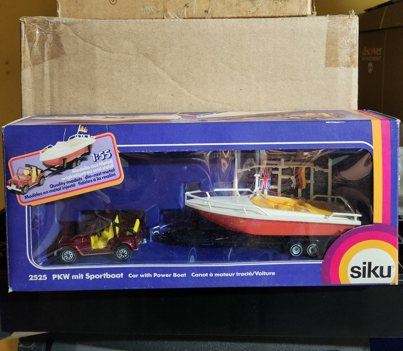 Siku 2525 PKW mit Sportboot Car w/ Power Boat 1:55 Metal/Plastic Riva