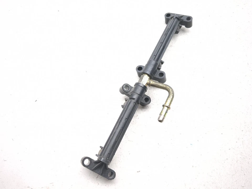 04 05 Carril inyector de combustible de gas Suzuki GSXR 600 750 Foto 2 de 4