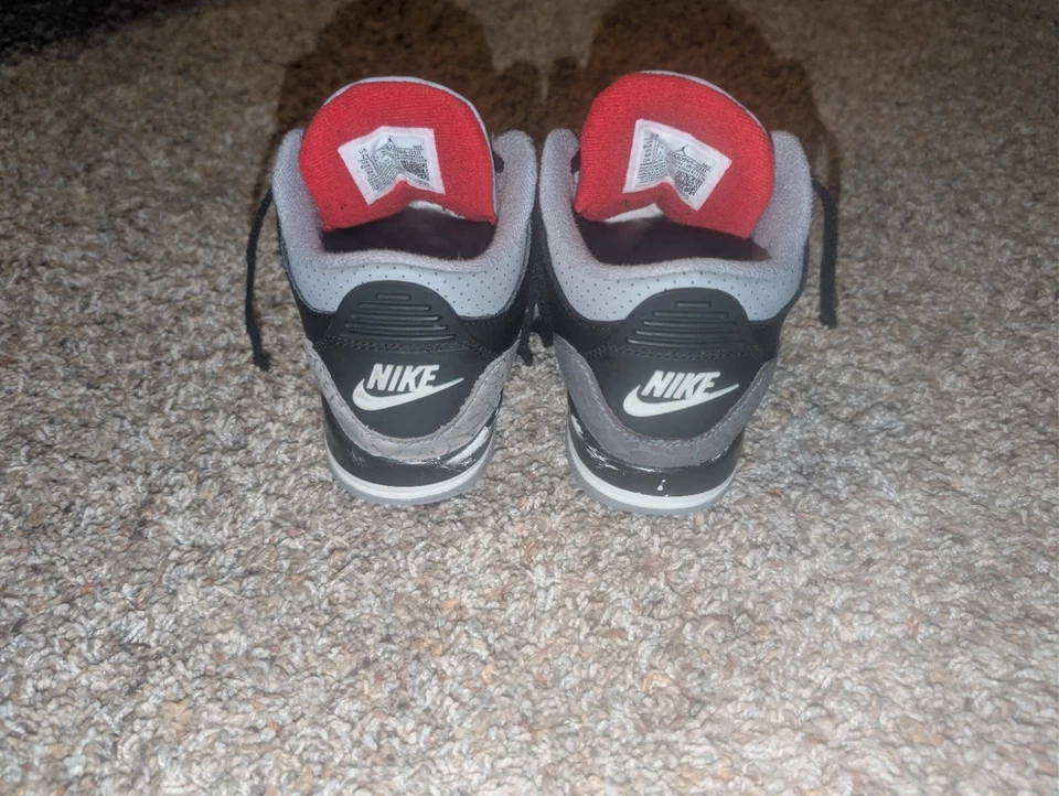 Boys Nike Air Jordan 3 Retro Black Cement Size 2y (DM0966-010) - Image 3 of 4