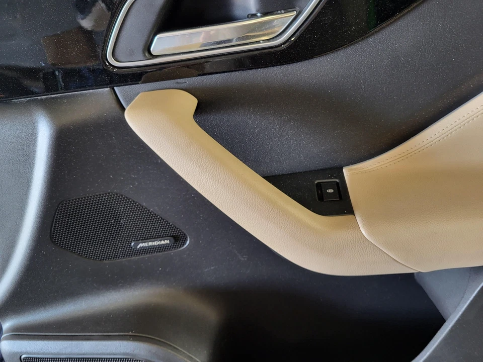 Front Right Door Trim Panel Used OEM 2018 Jaguar F-Pace 2.0L AWD 2017 2019 2020 - Изображение 4 из 4