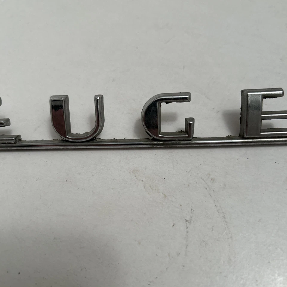 Insignia emblema vintage de metal cromado Peugeot Foto 4 de 4