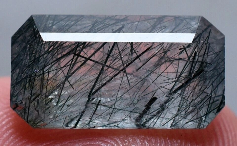 Spécimen Quartz du Pakistan avec aiguilles de Riebeckite/9,60 carats - Imagen 3 de 4