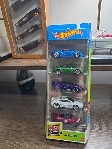 2020 HOT WHEELS 5 Pack Exotics Bugatti Chiron Lamborghini Lotus Aston Jag Rare