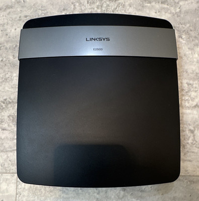 Linksys E2500 Dual-Band Wireless-N Router 300 Mbps USB 4-Port Black/Gray
