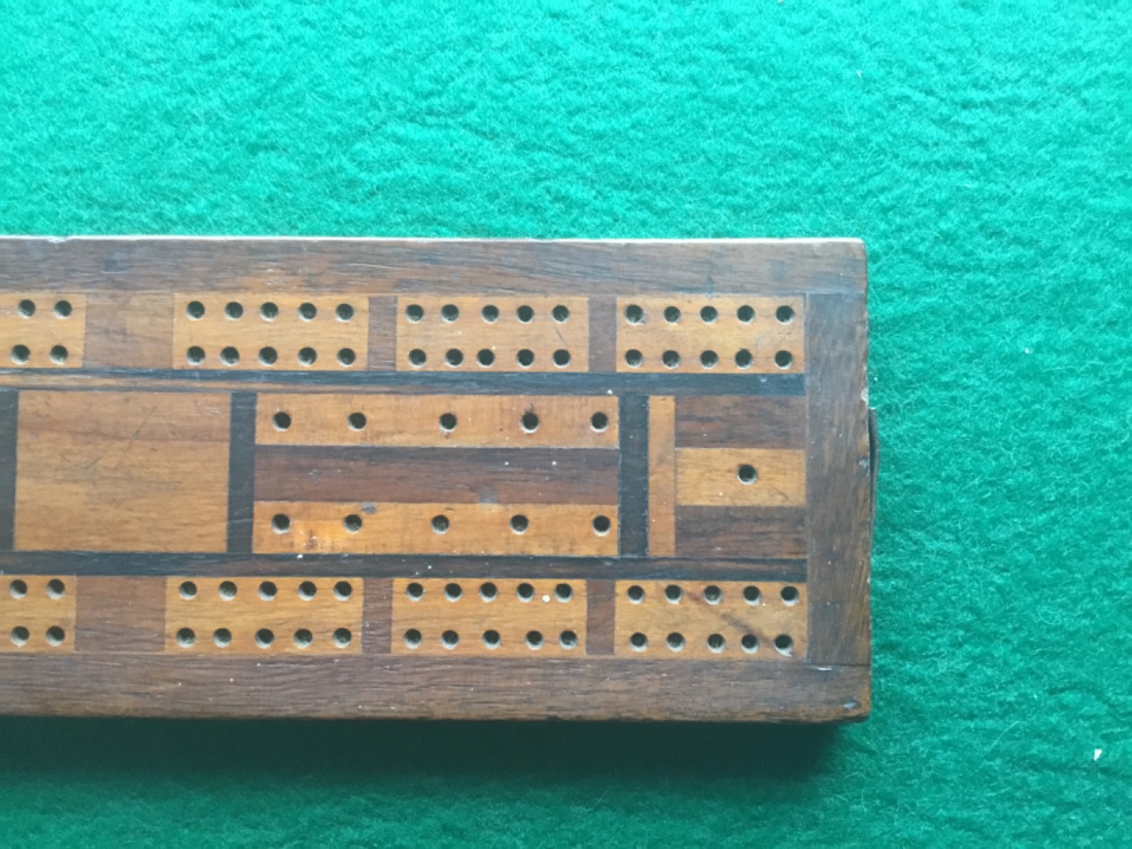 Antique Hardwood Marquetry CRIBBAGE BOARD 26cm x 8.5cm + 4 Original Pegs