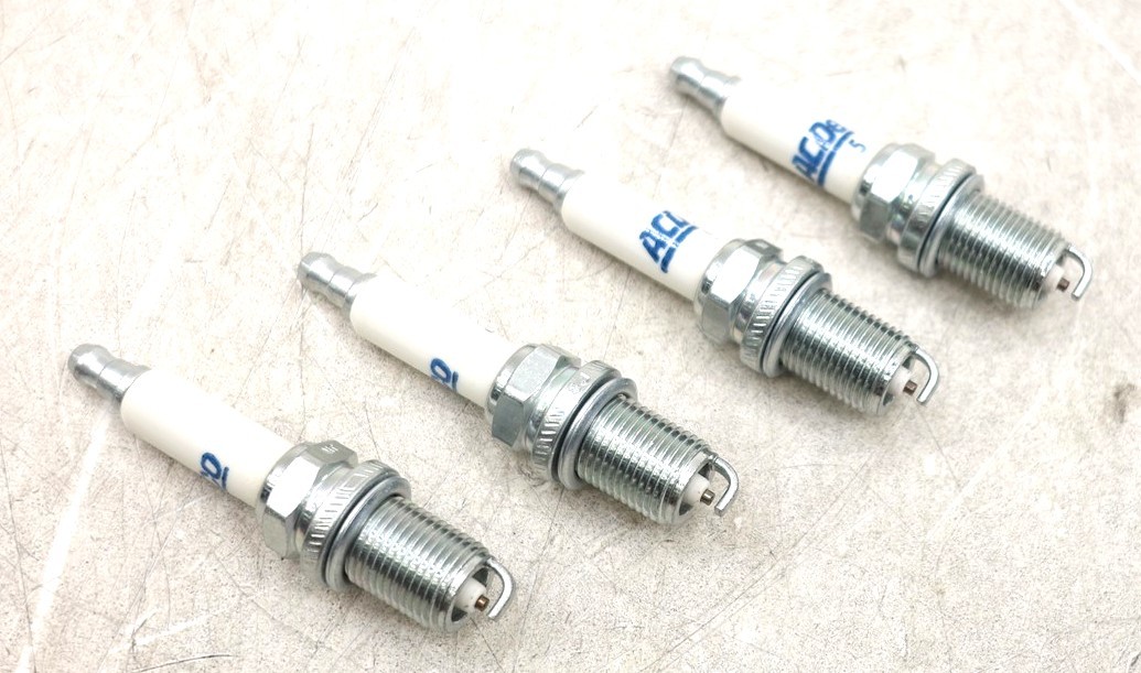 NEW ACDelco Rapidfire Spark Plugs Set of 4 19308030 Chevy Corvette 5.7L 90-91
