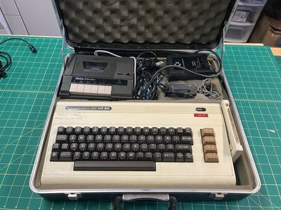 Commodore VIC 20 UNTESTED Powers On Tape Case Games Extras