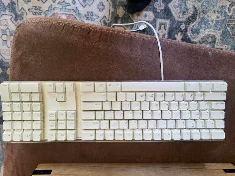Vintage white Apple Keyboard model A1048 USB Connection; Tested Working