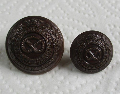 2xUK Army: "NORTH STAFFORDSHIRE REGT BRONZED BUTTONS" (26mm-19mm, Mid WW2 Era)