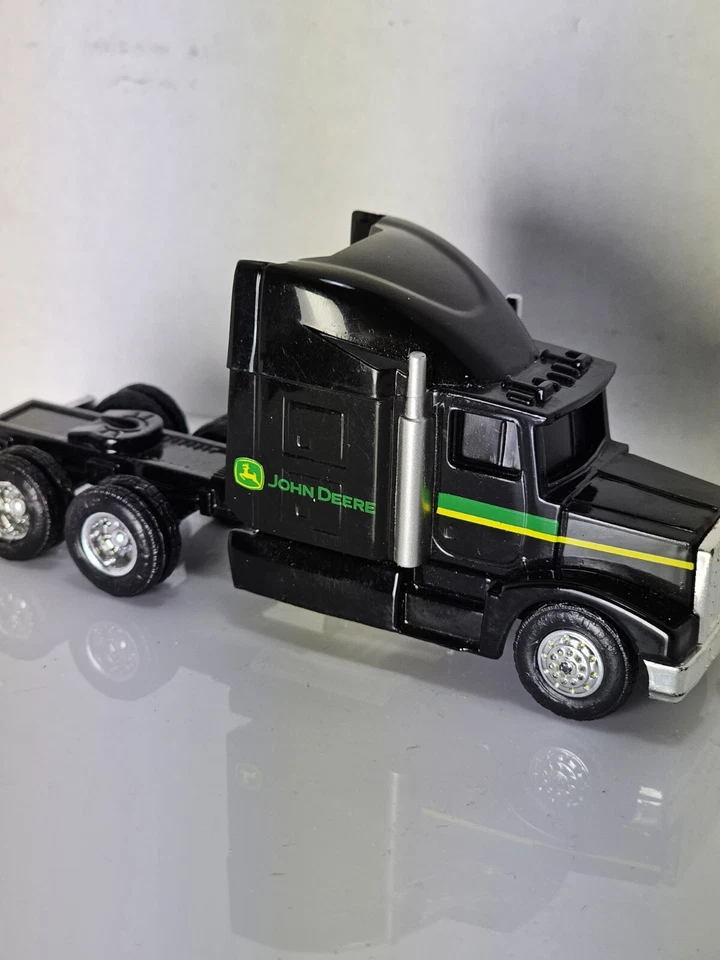 Cool ERTL 1/64 JOHN DEERE NEGRO SEMIRREMOLQUE MODELO F0519YL01 JUGUETE  Foto 4 de 4