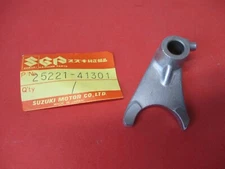 NOS NEW OEM ORIGINAL SUZUKI RM125 RM100 PE175 GEAR SHIFT FORK 25221-41301