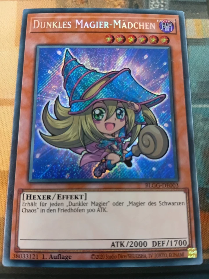 Dunkles Magier-Mädchen BLGG-DE003 Chibi Secret Rare DE NM Yugioh - Bild 1 von 1