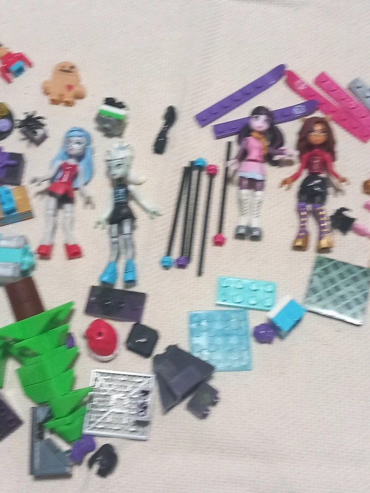 Mega Bloks Monster High Advent Calendar Figures - Image 4 of 4