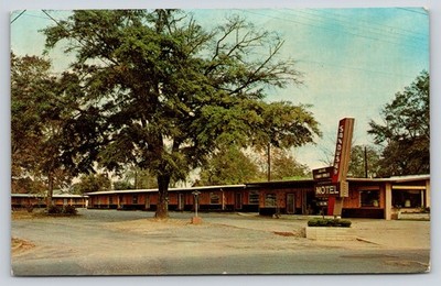Roadside~Marianna Florida~Motel Sandusky~Restaurant~Entrance~Sign~1950s Postcard