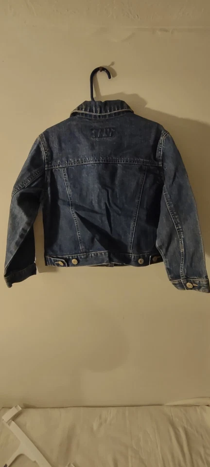 Old Navy Child's Jean Jacket Blue And Flower Embroidery Size 6 - Image 4 of 4