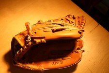 Wilson Barry Bonds A2275 10.5 inch RH thrower youth baseball glove  4571