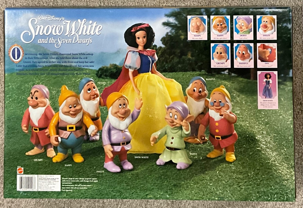 Disney Snow White and the Seven Dwarfs Color Changing Doll Set