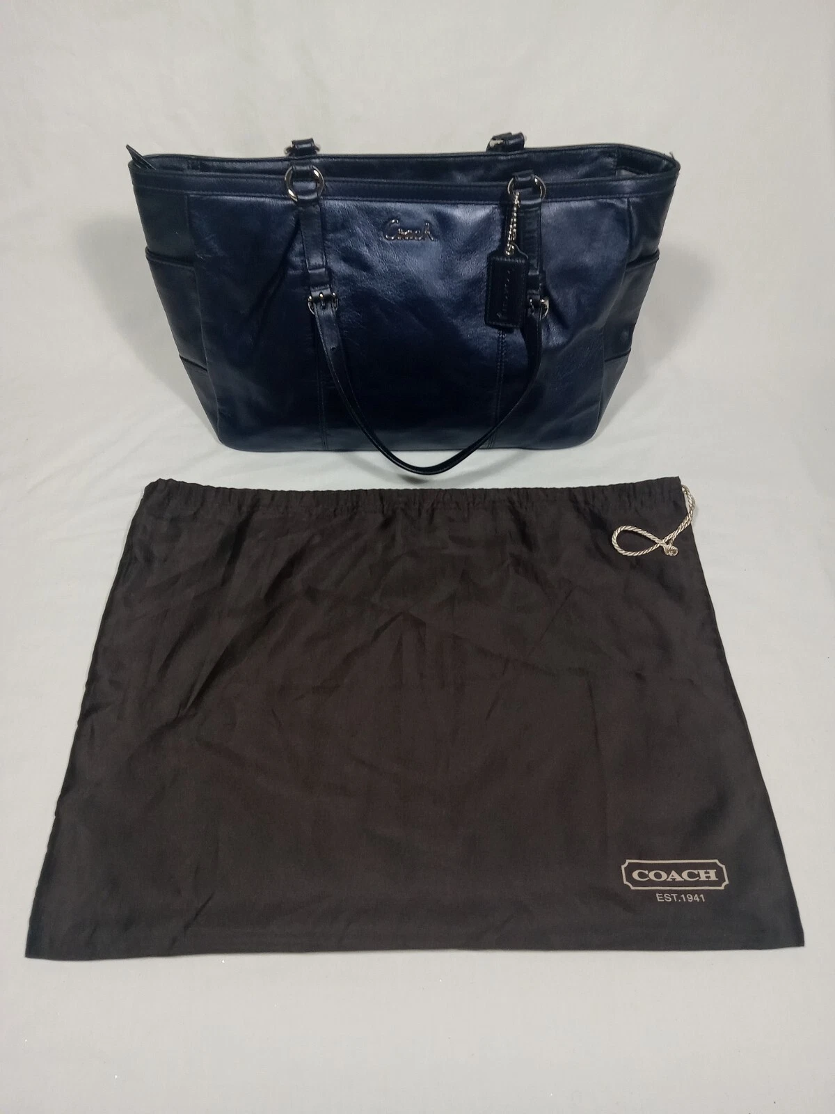 Bellissima borsa borsa Coach in pelle grande con zip blu metallizzato e marsupio marrone