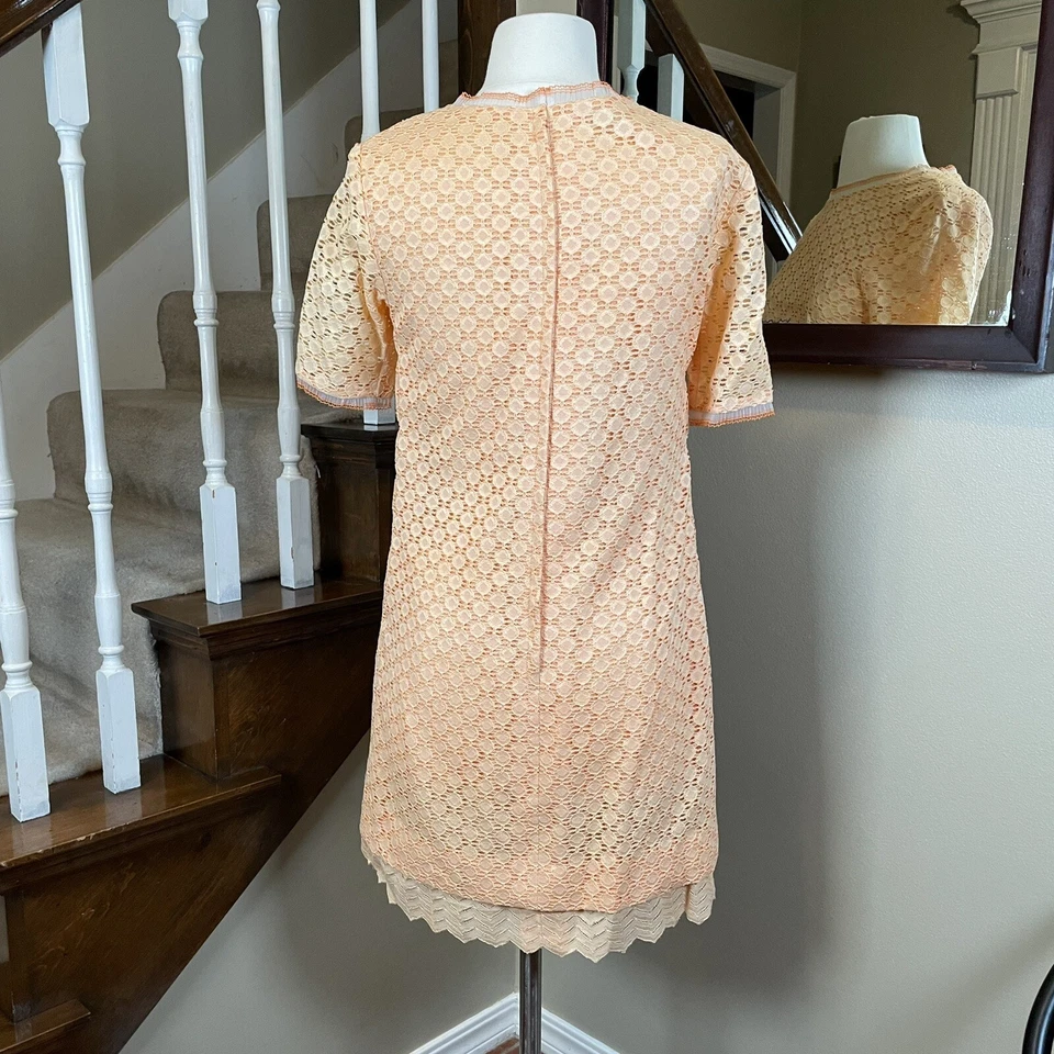 Vestido recto Sherbet naranja vintage años 60 XS manga corta 33" largo encaje superpuesto Foto 4 de 4