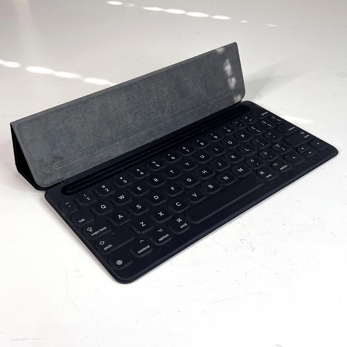 Apple MPTL2LL/A Smart Keyboard for 10.5 inch iPad Pro - Black Air