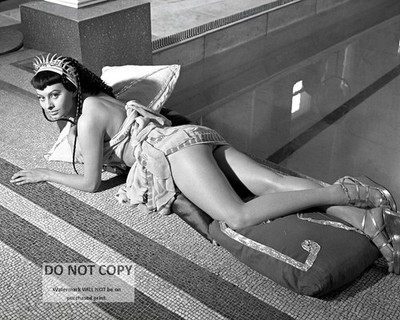 SOPHIA LOREN IN ''TWO NIGHTS WITH CLEOPATRA'' - 8X10 PUBLICITY PHOTO (DD-969)