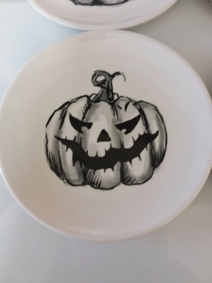 Набор из 4 закусочных тарелок Maxcera 6 дюймов с 4 различными страшными фонарями Jack-O - Изображение 2 из 4