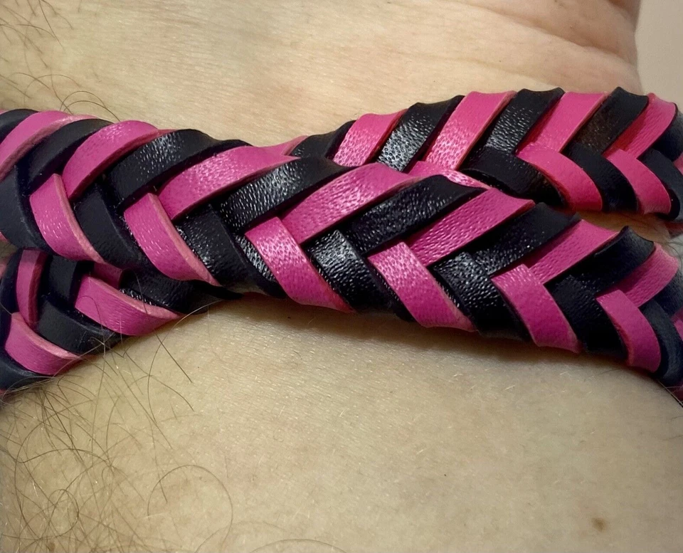 Pulsera de cuero negro y rosa cierre magnético de acero ventiladores Barbie Foto 2 de 4