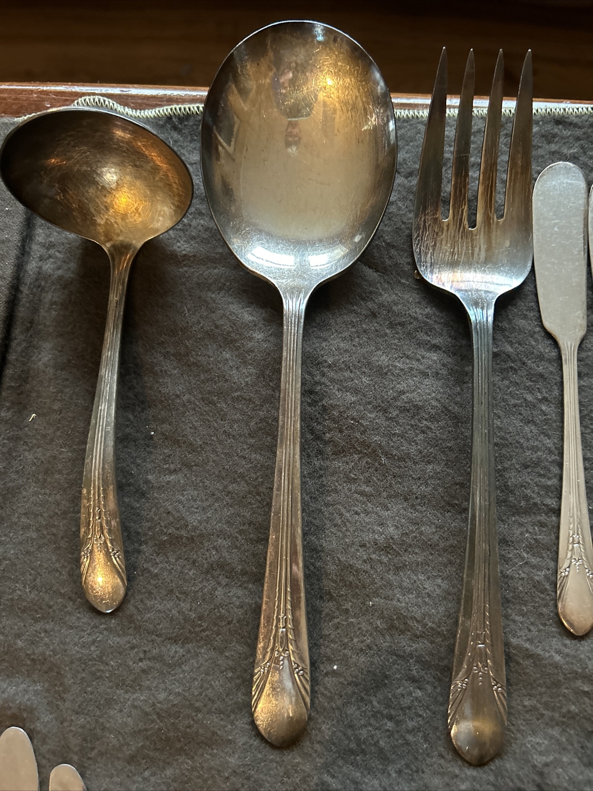 WM Rogers MFG. Co Silverplated Original Rogers Pattern SILVERWARE 36 PC.