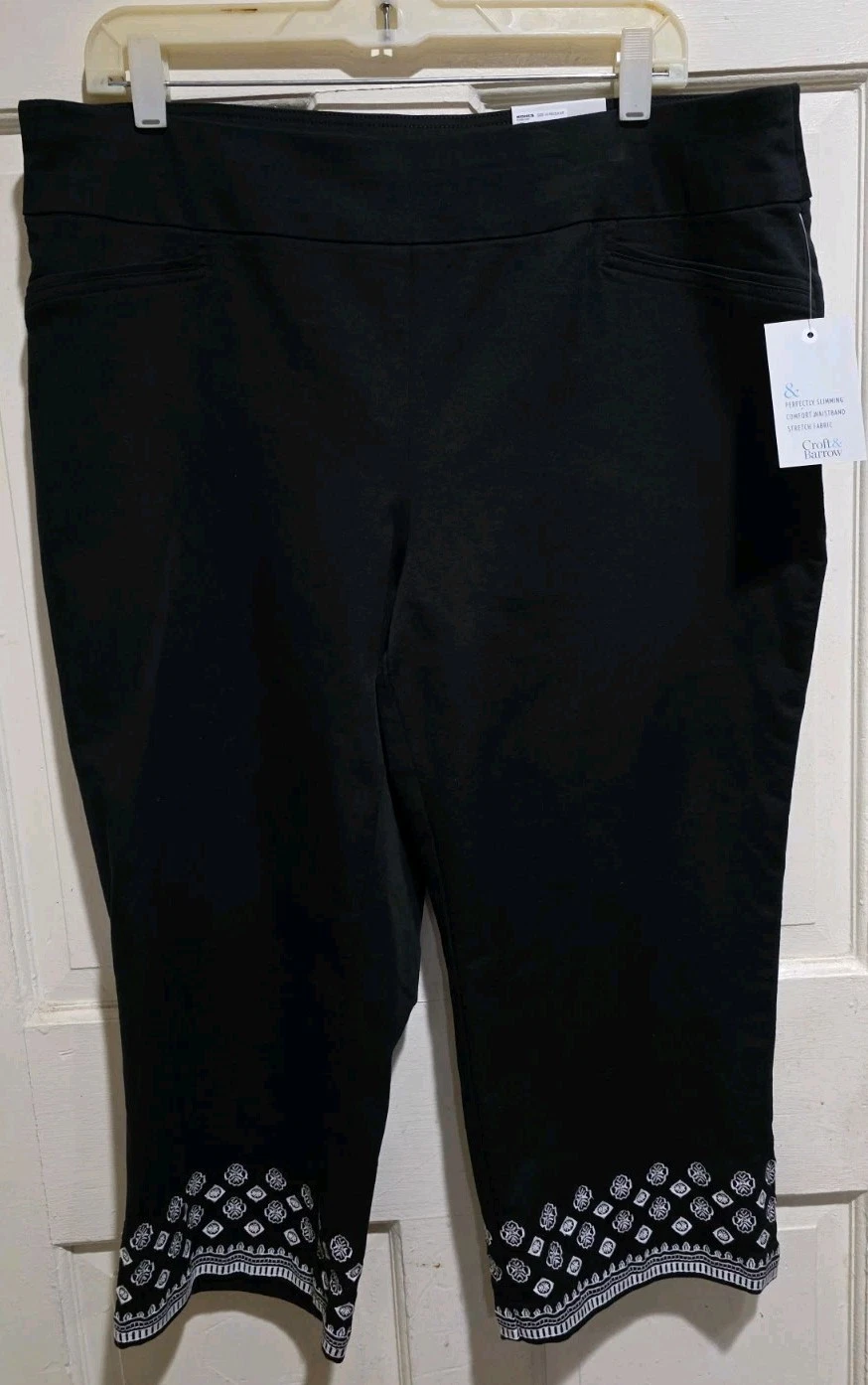 NWT Croft &Barrow Capri Solid Black Stretch 16 Regular Embroidery Mid Rise