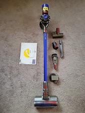 Dyson V7 Fluffy Cordless Vacuum Cleaner W/ attachments, heads, charger