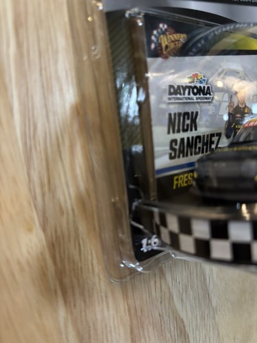 2024 NASCAR Authentics Winner's Circle Nick Sanchez Chevrolet Wave AW02 - Foto 4 di 6