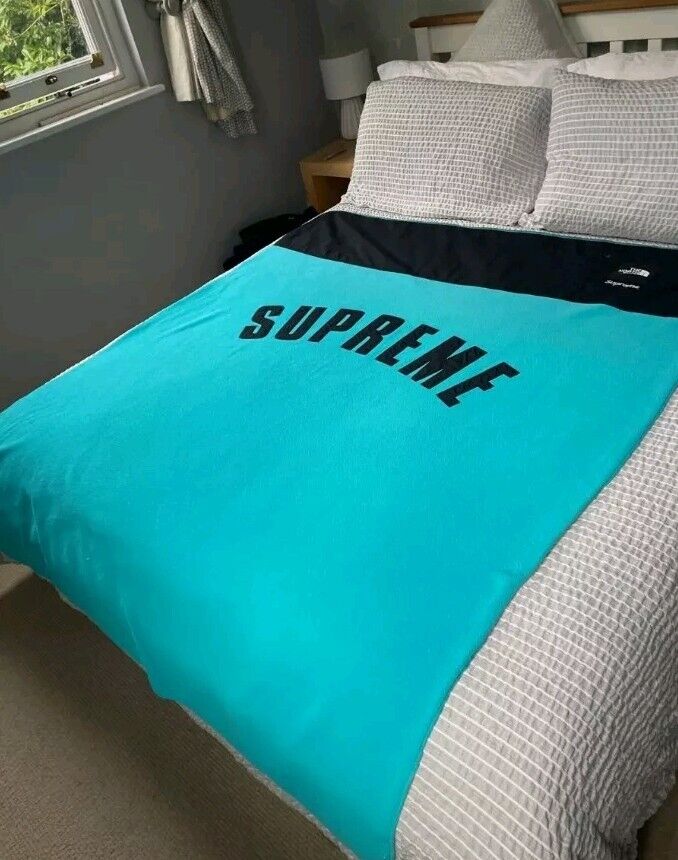 SS19 Supreme x The North Face Arc Logo Denali Fleece Blanket SS19 Supreme x The North Face Arc Logo Denali Fleece Blanket