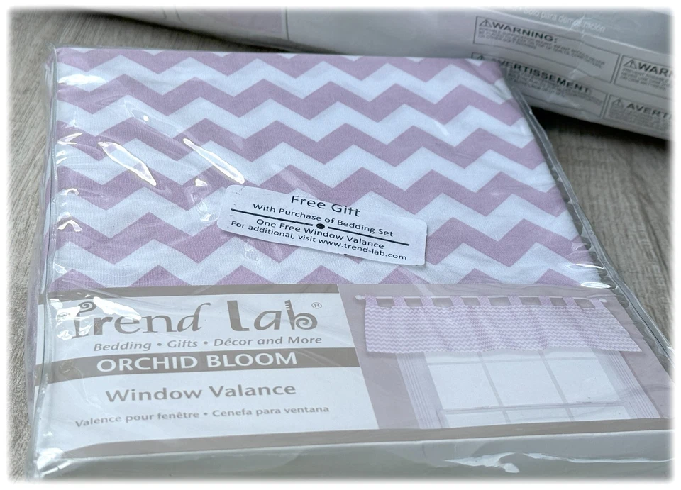 Trend Lab Juego de Cuna para Bebé con Cenefa Orquídea Flor Cuadrifolio Puntos Chevrons 4 Piezas NUEVO Foto 4 de 4