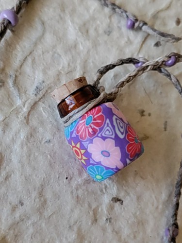 Glass Vial Necklace for Essential Oil Purple hemp braid - Picture 3 of 4