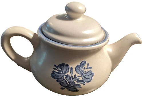 Vintage Pfaltzgraff Yorktowne 5-cup Stoneware Teapot with Lid