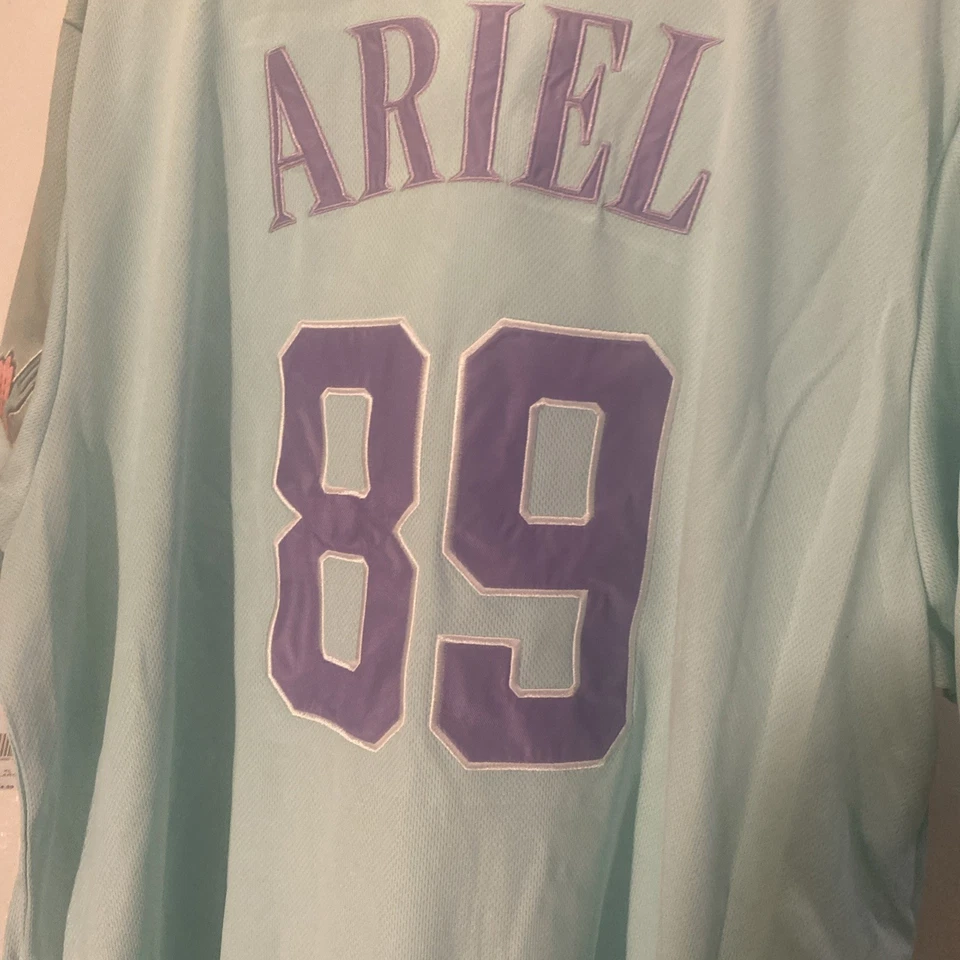 Camiseta deportiva de béisbol XL 2025 Disneyland Disney Parks Little Mermaid Ariel verde azulado Foto 2 de 3