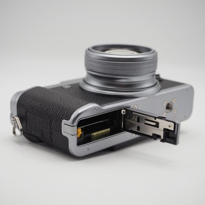 N Mint] Fujifilm Fuji X Series X20 12.0MP Digital Camera Silver