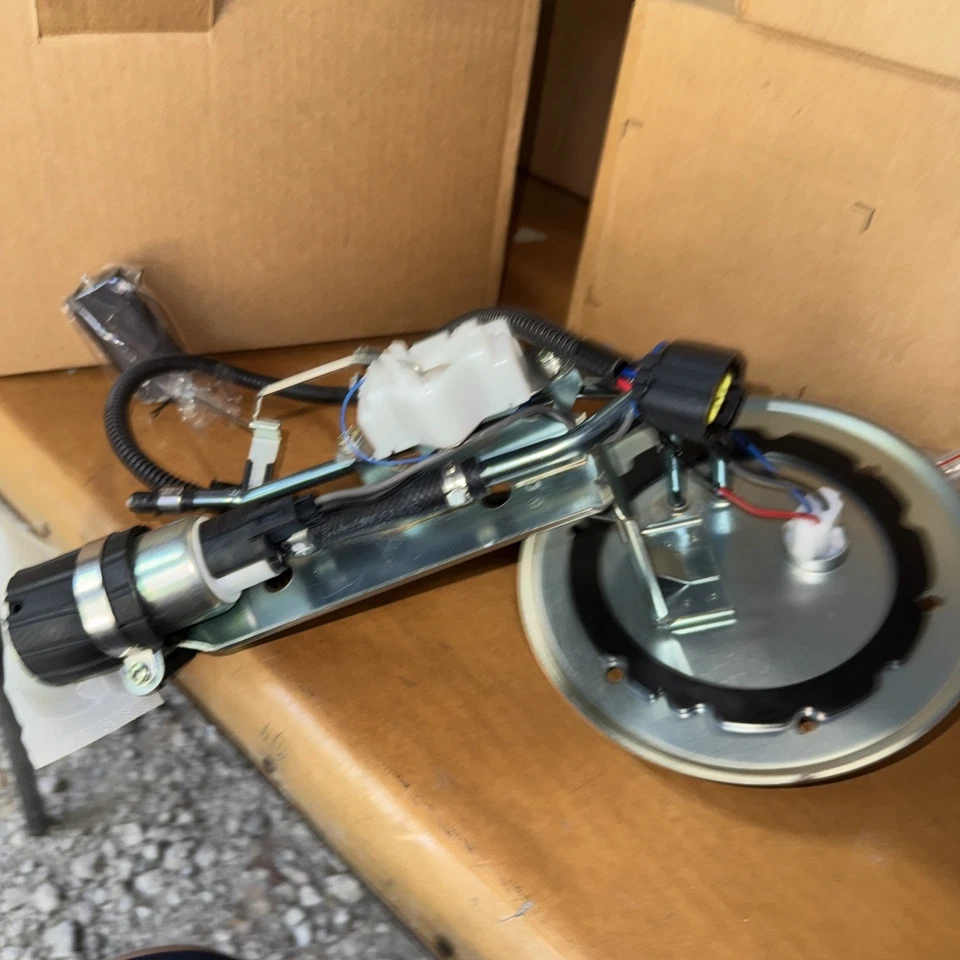 Novo conjunto de bomba de combustível e transmissor - Ford Crown Vic/Grand Marquis/Lincoln Town Car - Imagem 2 de 4