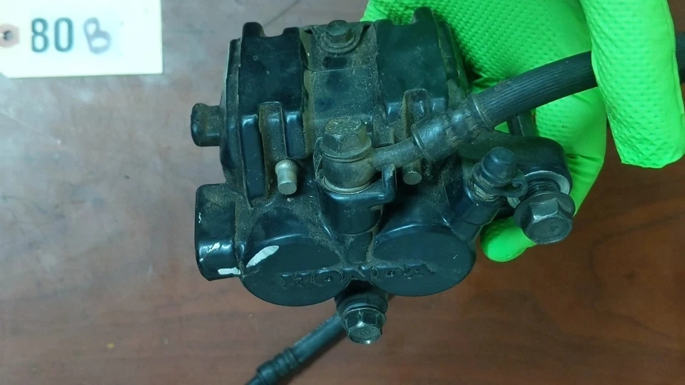 1983-1985 Honda CB650SC Front Right Brake Caliper Original OEM 45200-ME1-671 - Image 2 of 4