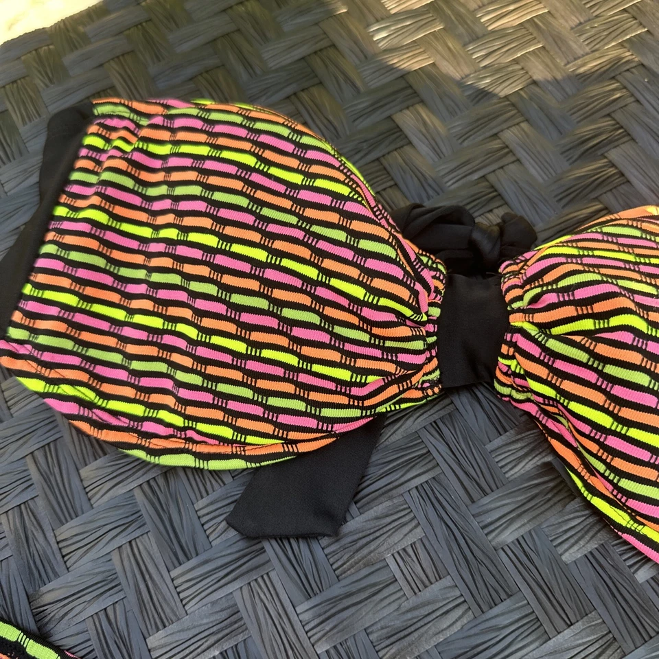 Parte inferior a rayas y parte superior grande marca Xhilaration talla S Foto 2 de 4