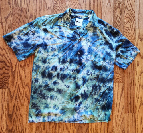 Quiksilver Short Sleeve Button Up Shirt Blue Green Like Tie Dye Small NWT NEW