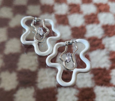Trendy Abstract White Wavy Squiggle Enamel Flower Post Hoop Earrings.